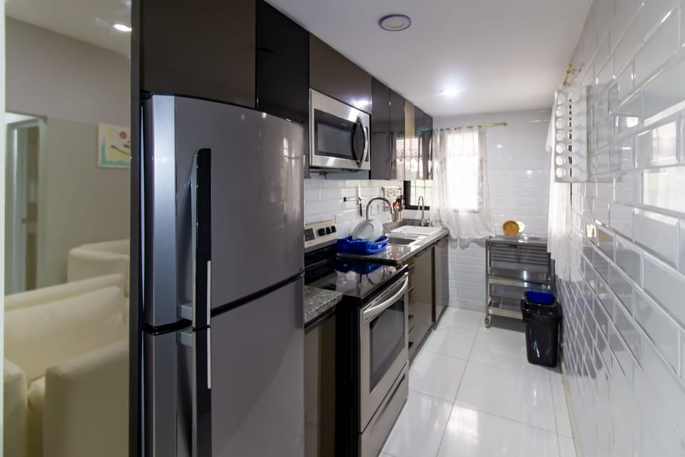 Presidential Studio Suite | Private kitchen | Fridge, microwave