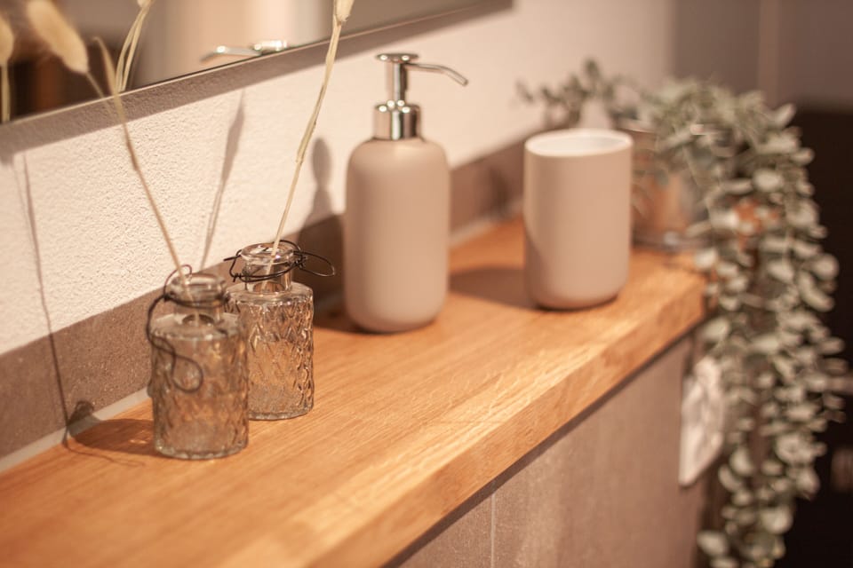 Grand House | Bathroom | Hair dryer, shampoo