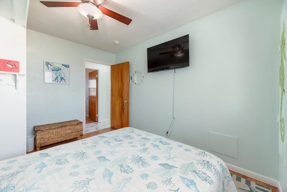 Queen Bedroom