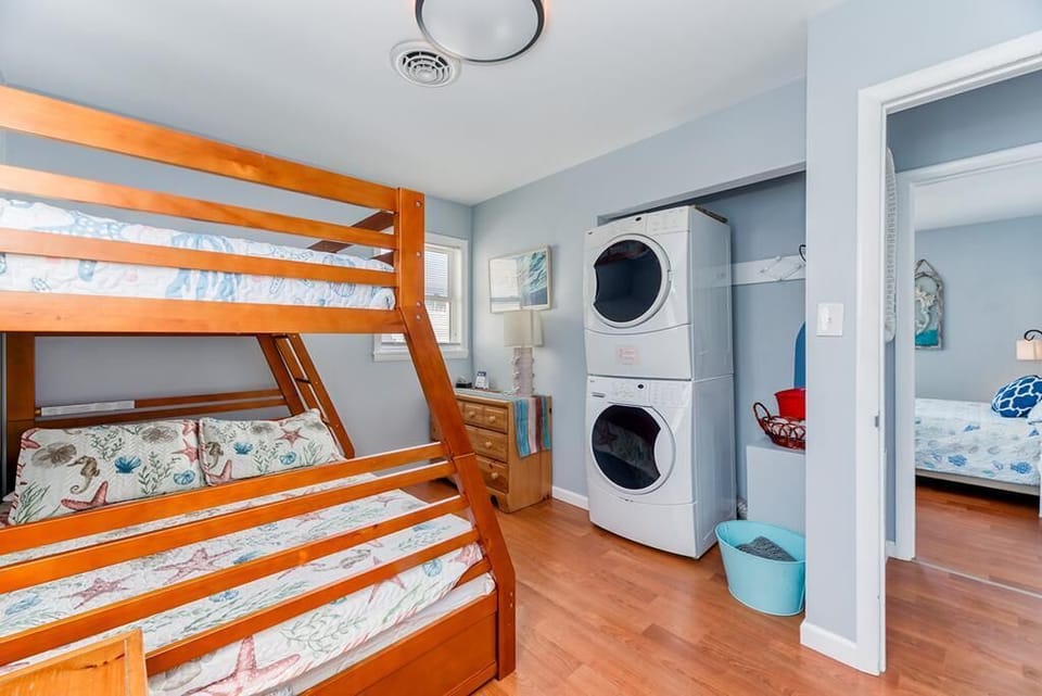 Bunk Room with Washer&Dryer