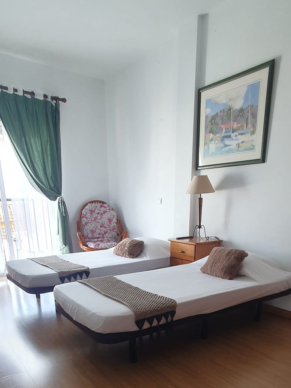 Basic Twin Room (Shared Bathroom) | Minibar, desk, free WiFi, bed sheets