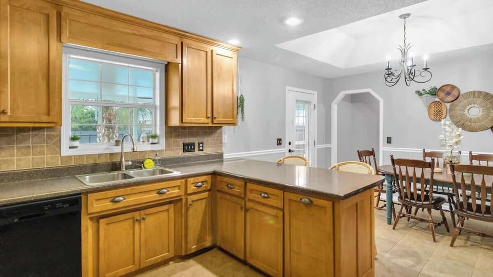 Kitchen with bar peninsula 
