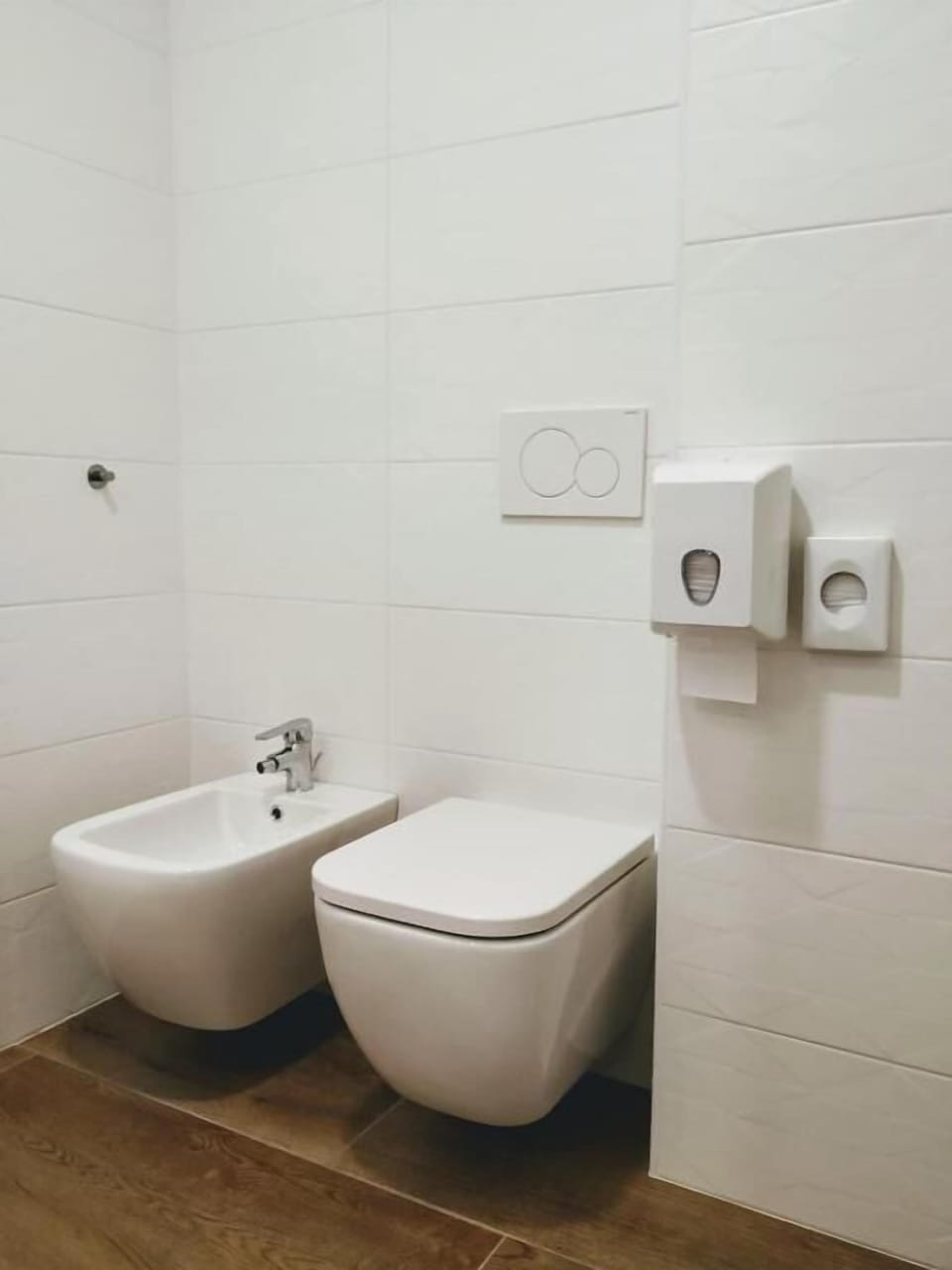 Deluxe Double Room | Bathroom | Shower, free toiletries, hair dryer, bidet