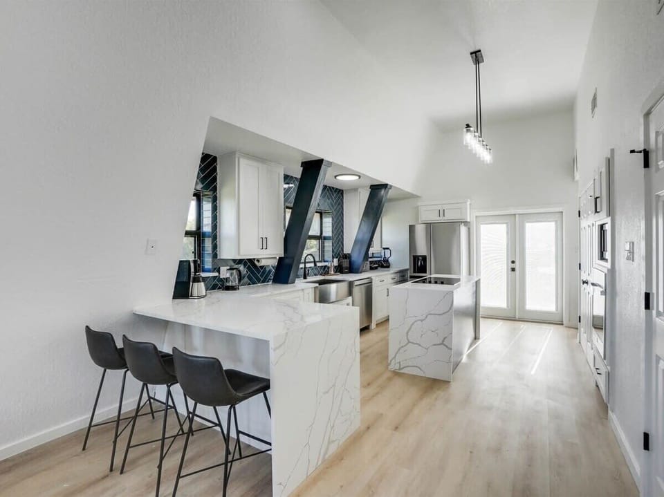 Fully equipped for all your cooking needs, this kitchen’s high-end finishes, functional kitchen island, and wrap-around counters offer the best of practicality and luxury!