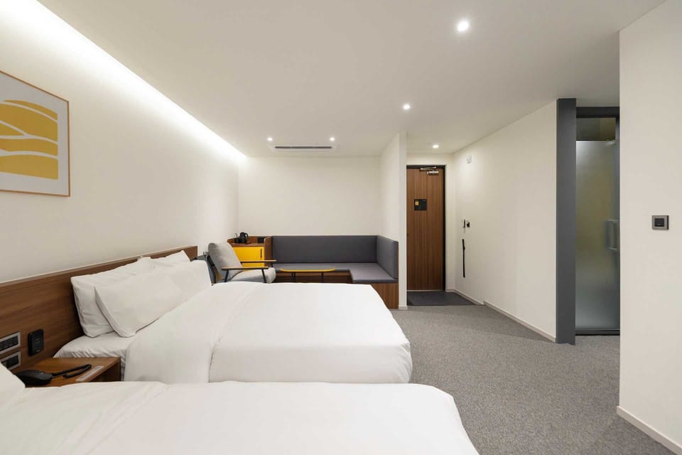 Inspire Wave | 1 bedroom, premium bedding, individually decorated