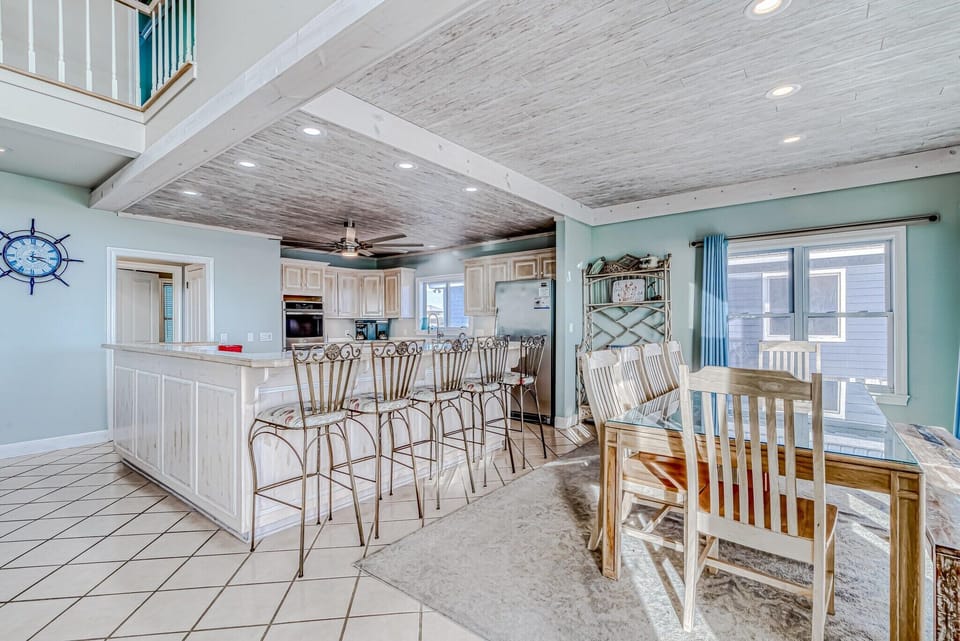 Dining Area - An oversized dining table as well as bar seating mean there's ample room at meal time.