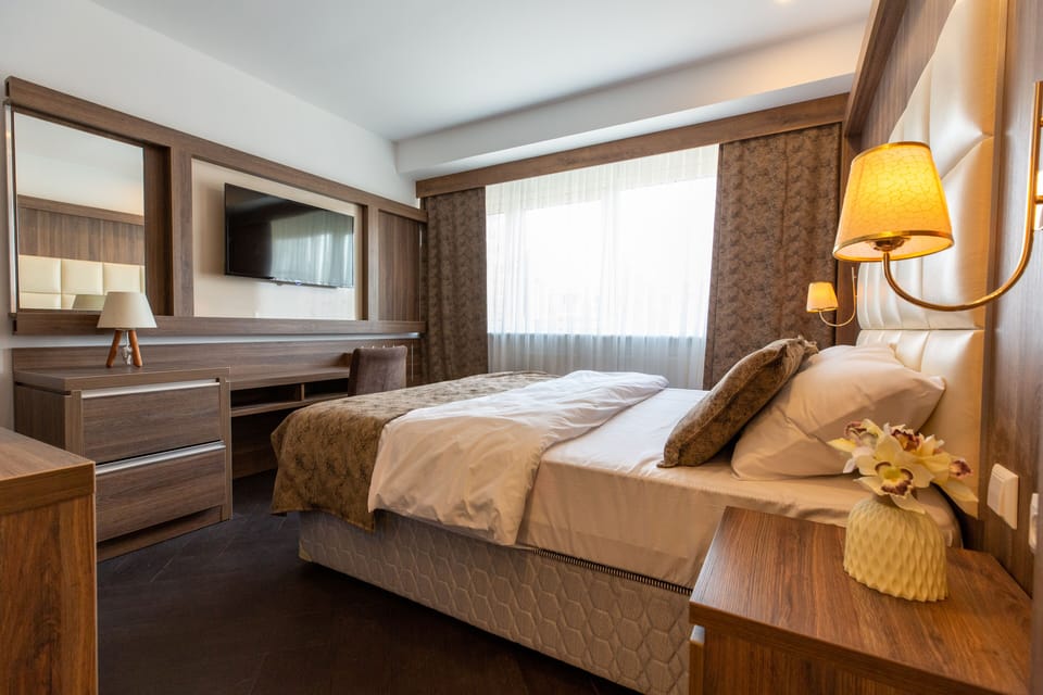 Deluxe Room | Hypo-allergenic bedding available, WiFi (free), individually decorated