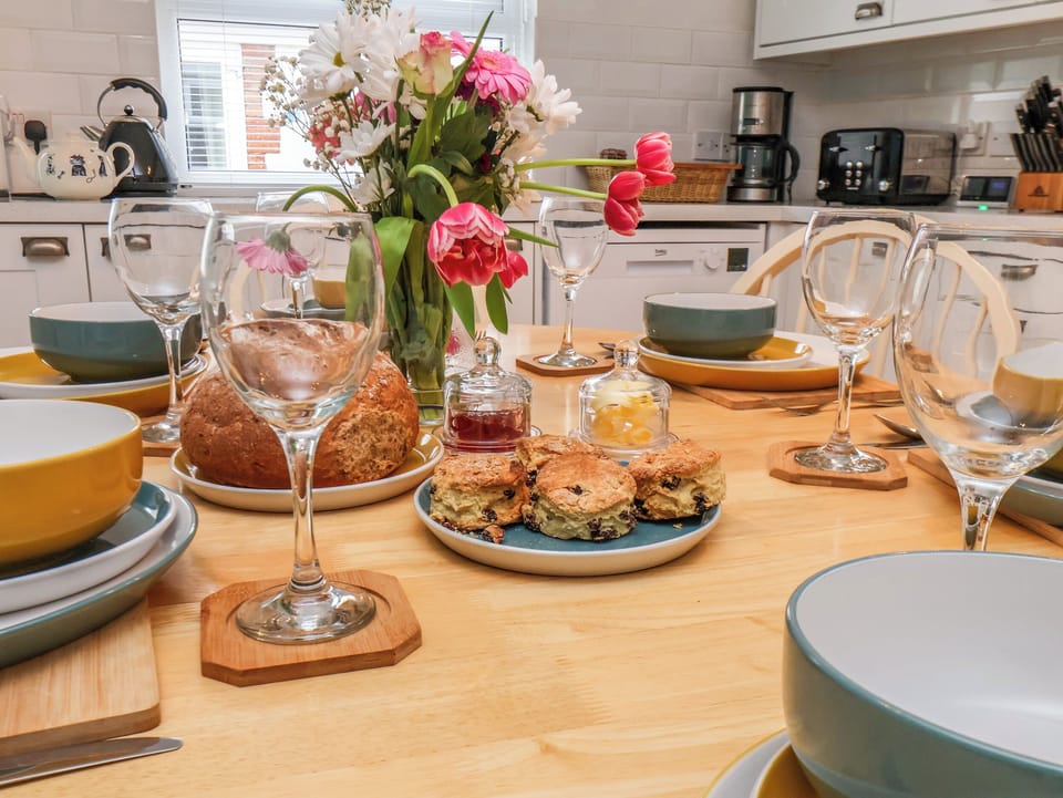 Cottage | Dining