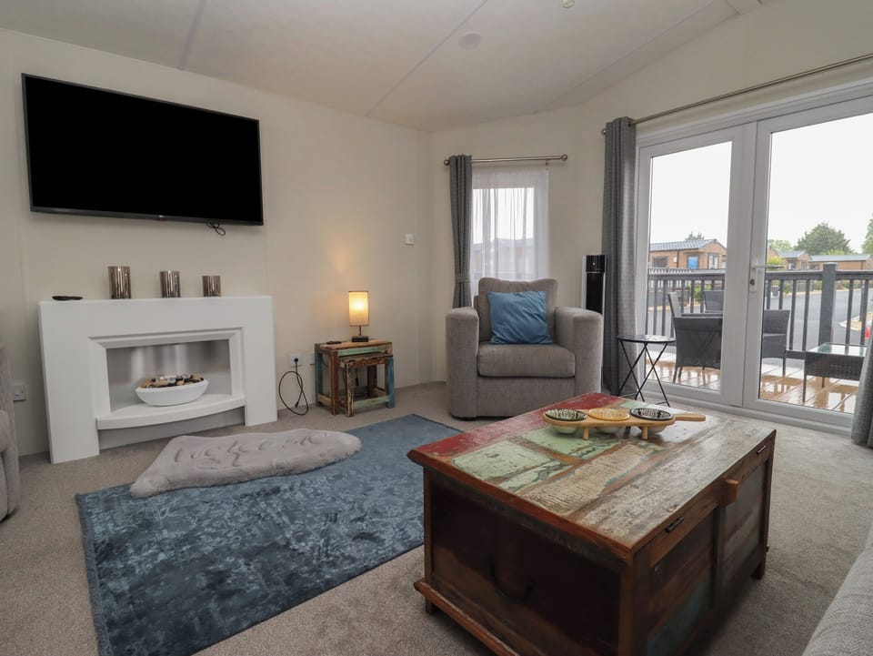 Cottage | Living area | Fireplace