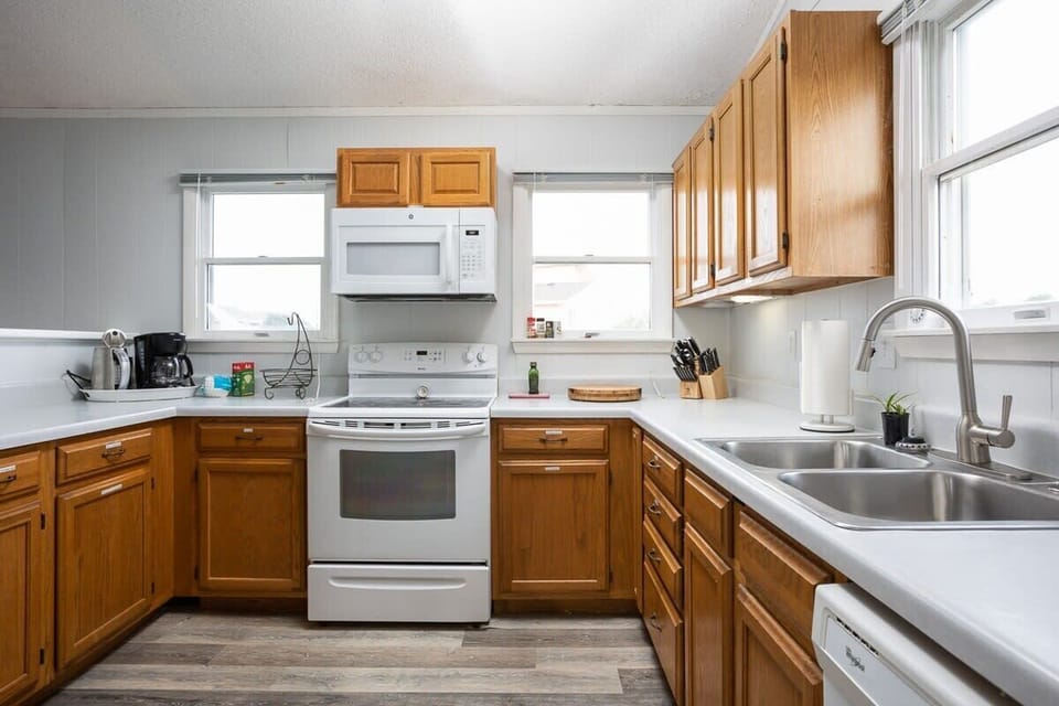 Top Level Fully Stocked Kitchen with Modern Appliances