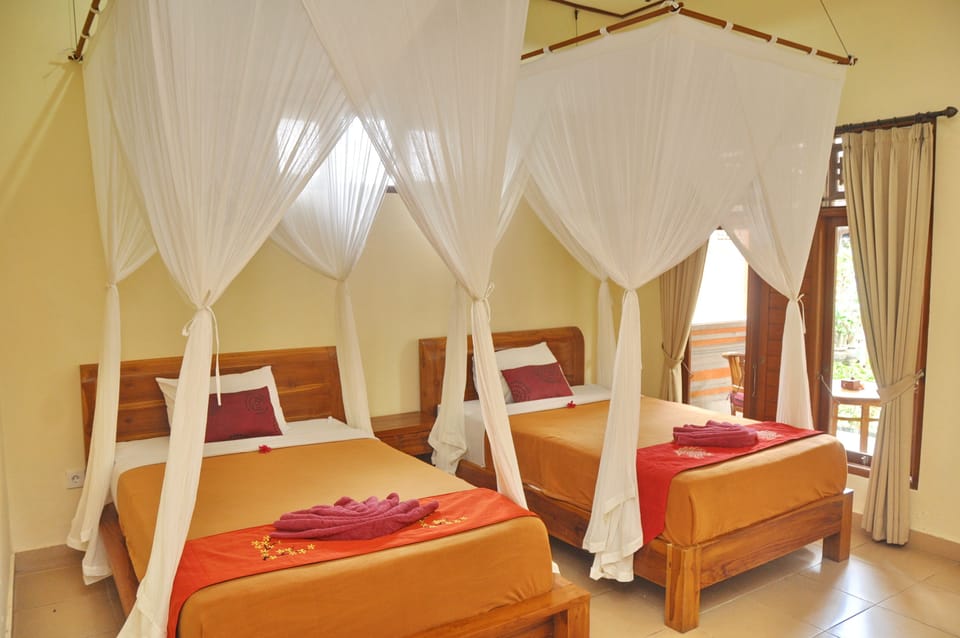 Deluxe Twin Room, Garden View | Minibar, desk, free WiFi, bed sheets