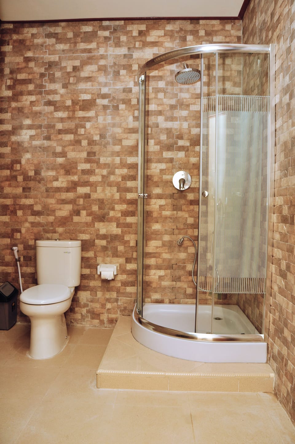 Separate tub and shower, free toiletries, hair dryer, slippers