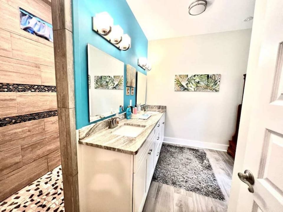 Master Bath, Double Vanities