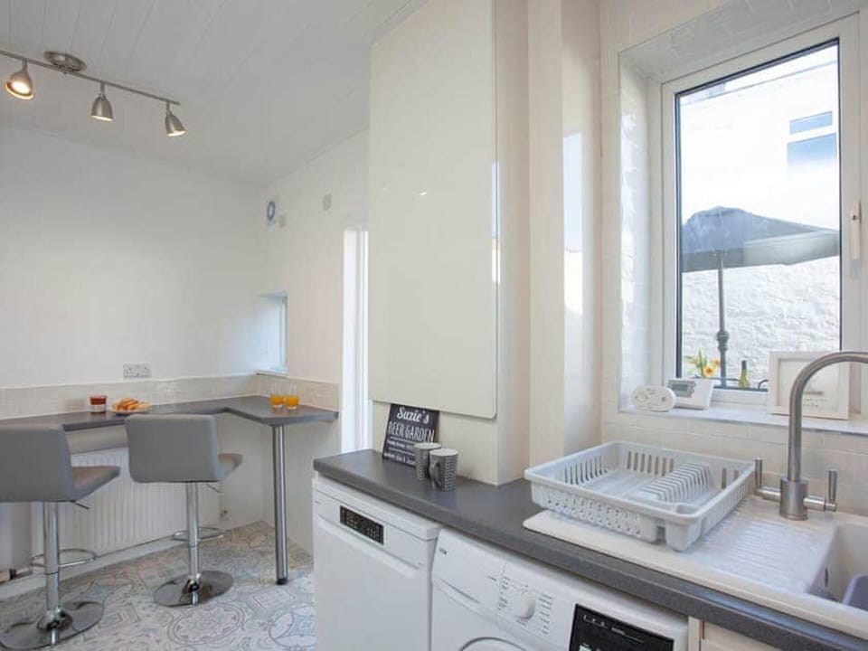 House | Private kitchen | Fridge, microwave, oven, stovetop