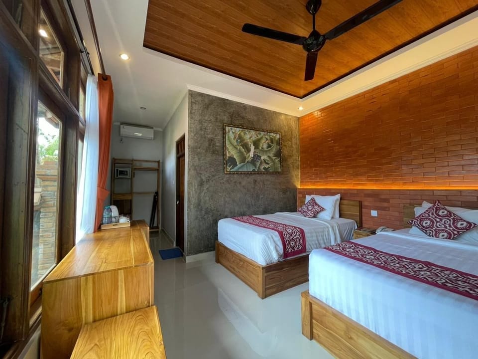 Suite with Garden View | Egyptian cotton sheets, minibar, in-room safe, desk