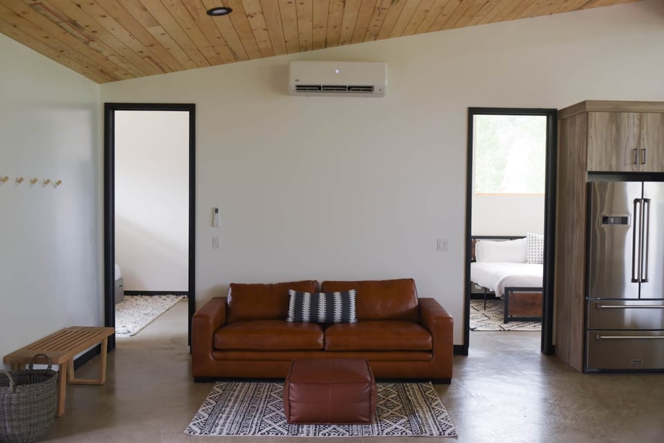 Sitting/TV room (1)