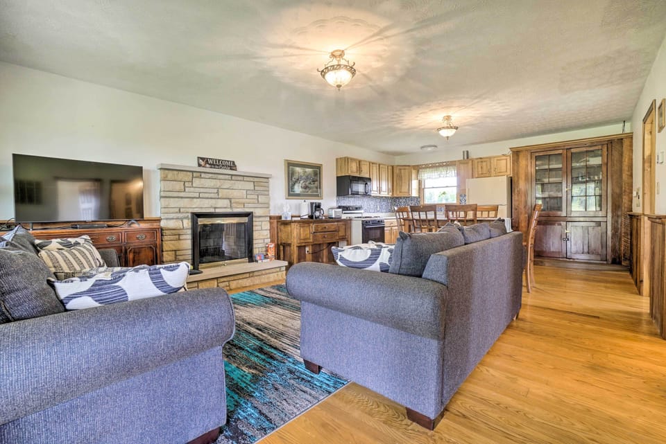 Living Room | Free WiFi | Smart TV