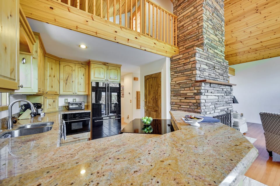 Full Kitchen | Electric Range | Fridge | Dishwasher | Microwave