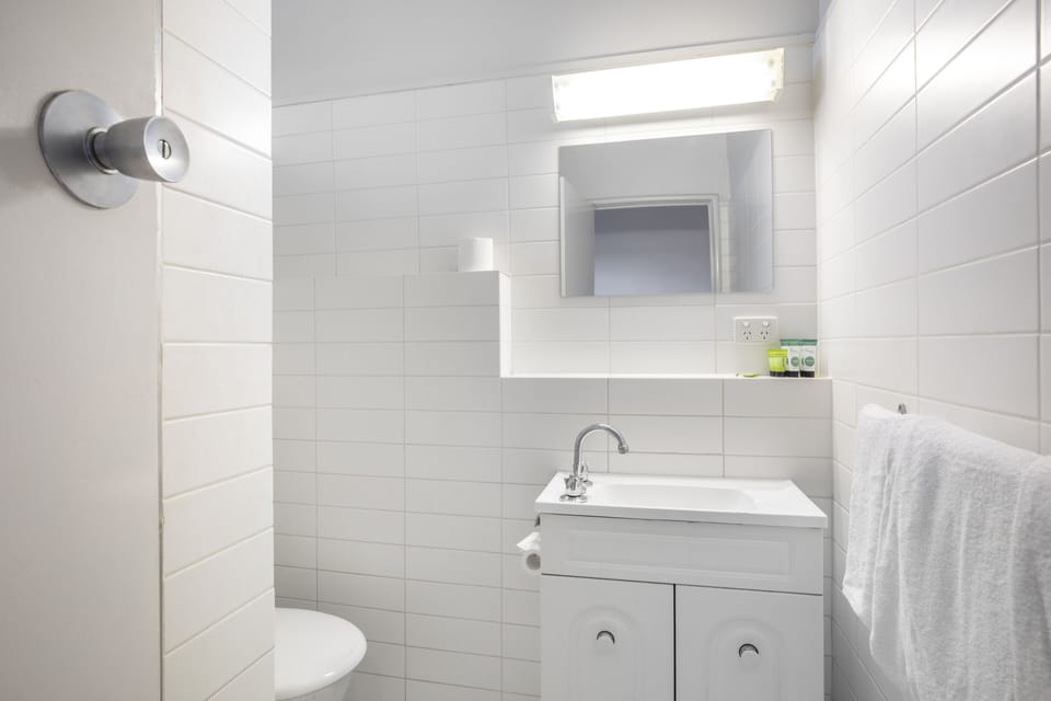 Studio King & Extra Bed | Bathroom | Shower, towels