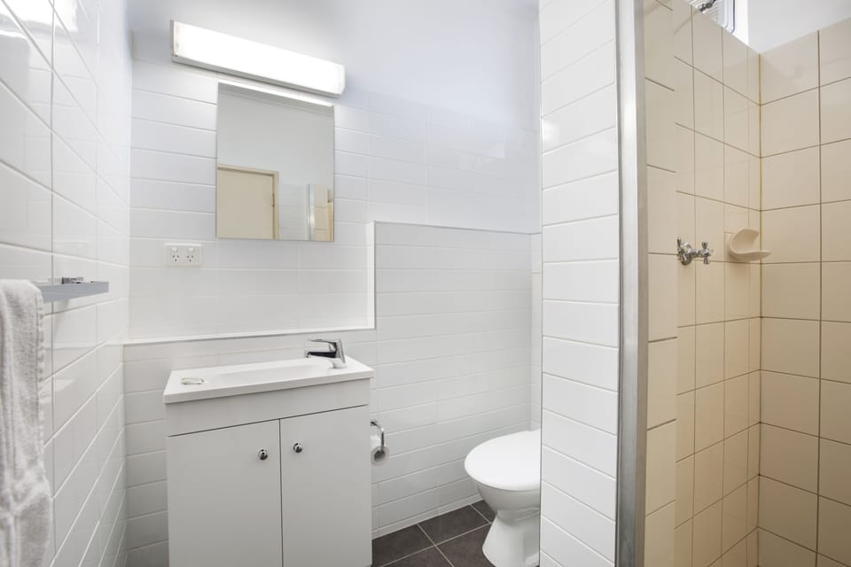 Shower, towels