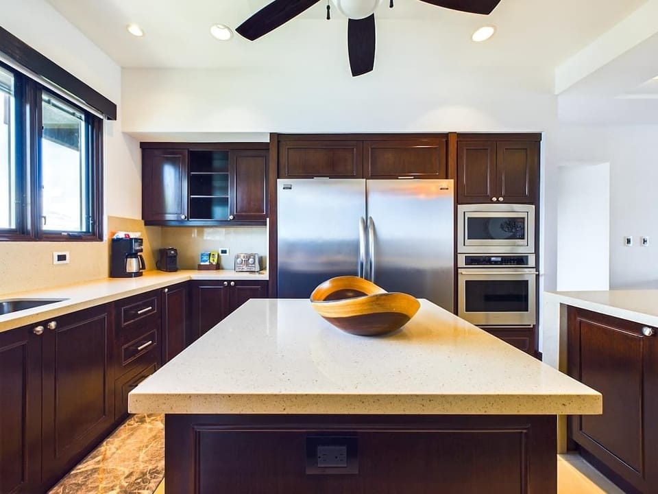Gourmet kitchen, fully equipped