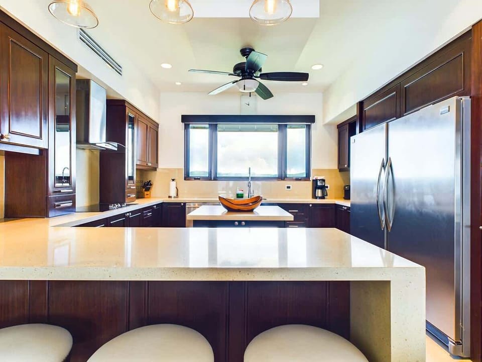 Kitchen area and breakfast bar