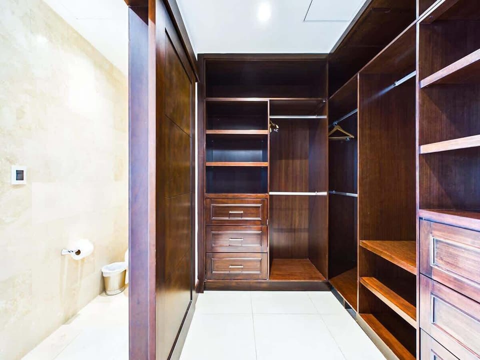Walking closet