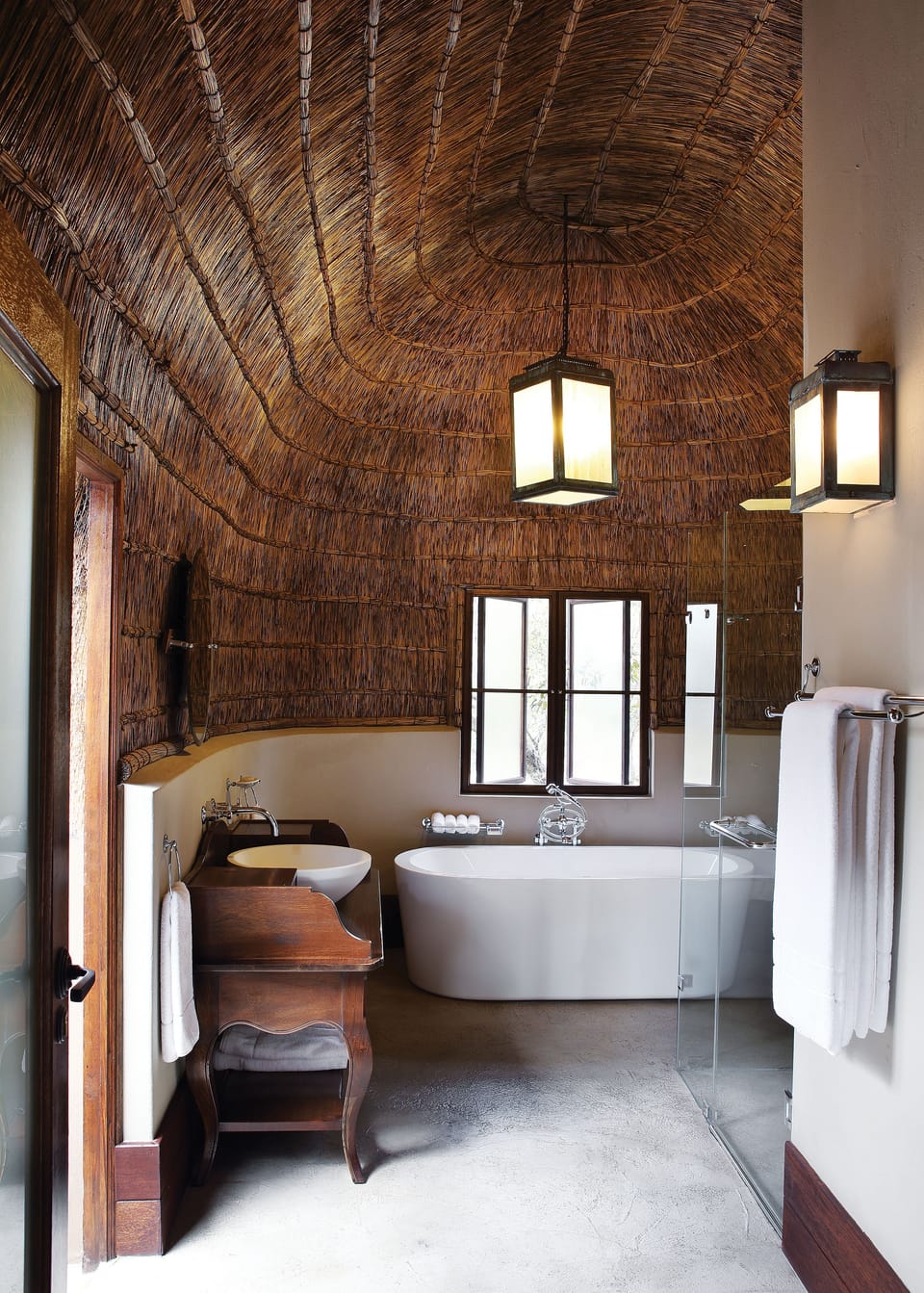 Separate tub and shower, deep soaking tub, rainfall showerhead