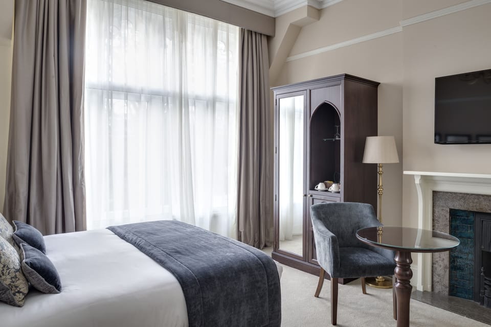 Minibar, in-room safe, individually decorated, individually furnished