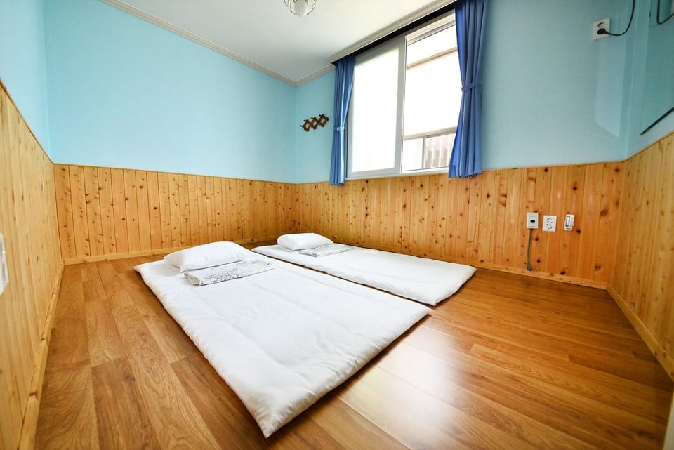 Double Room (Traditional Ondol Room) | Blackout drapes, free WiFi
