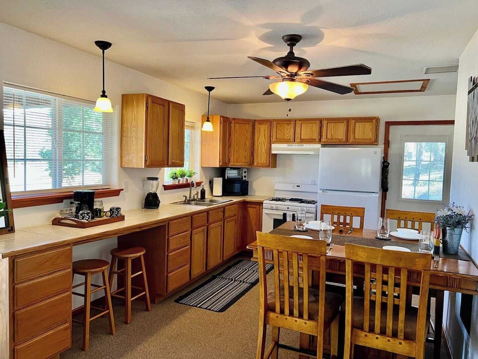 Kitchen/Dining area. Extended counter with stools allows you to take in the views of the grazing horses and hummingbirds while enjoying your morning coffee/tea.  

Fully equipped with microwave, refrigerator, oven/stove, toaster oven, blender, teapot