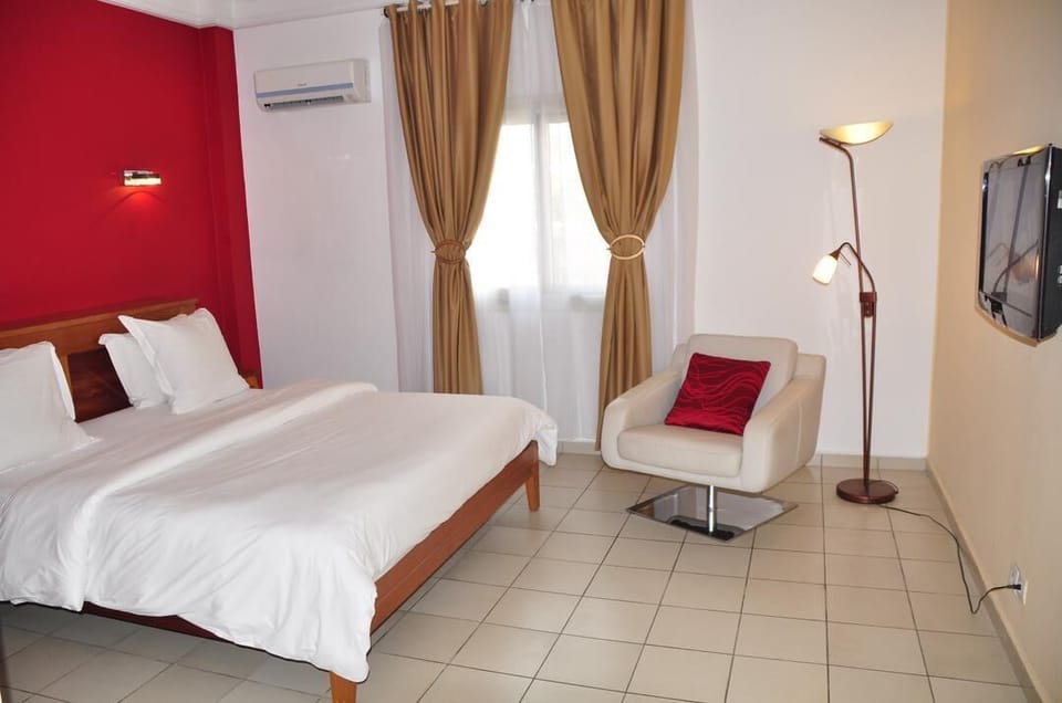 Standard Room, 1 Double Bed | Egyptian cotton sheets, premium bedding, in-room safe, desk