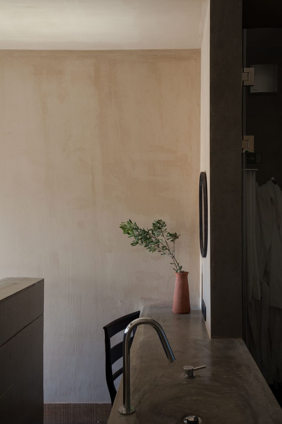Classic Double Room, 1 Queen Bed, Balcony, Valley View | Bathroom | Shower, free toiletries, hair dryer, bathrobes