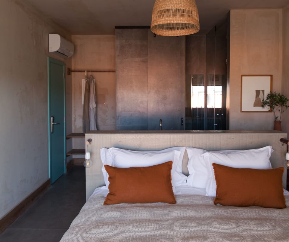 Superior Double Room, 1 Queen Bed, Balcony, Sea View | Iron/ironing board, travel crib, free WiFi, bed sheets