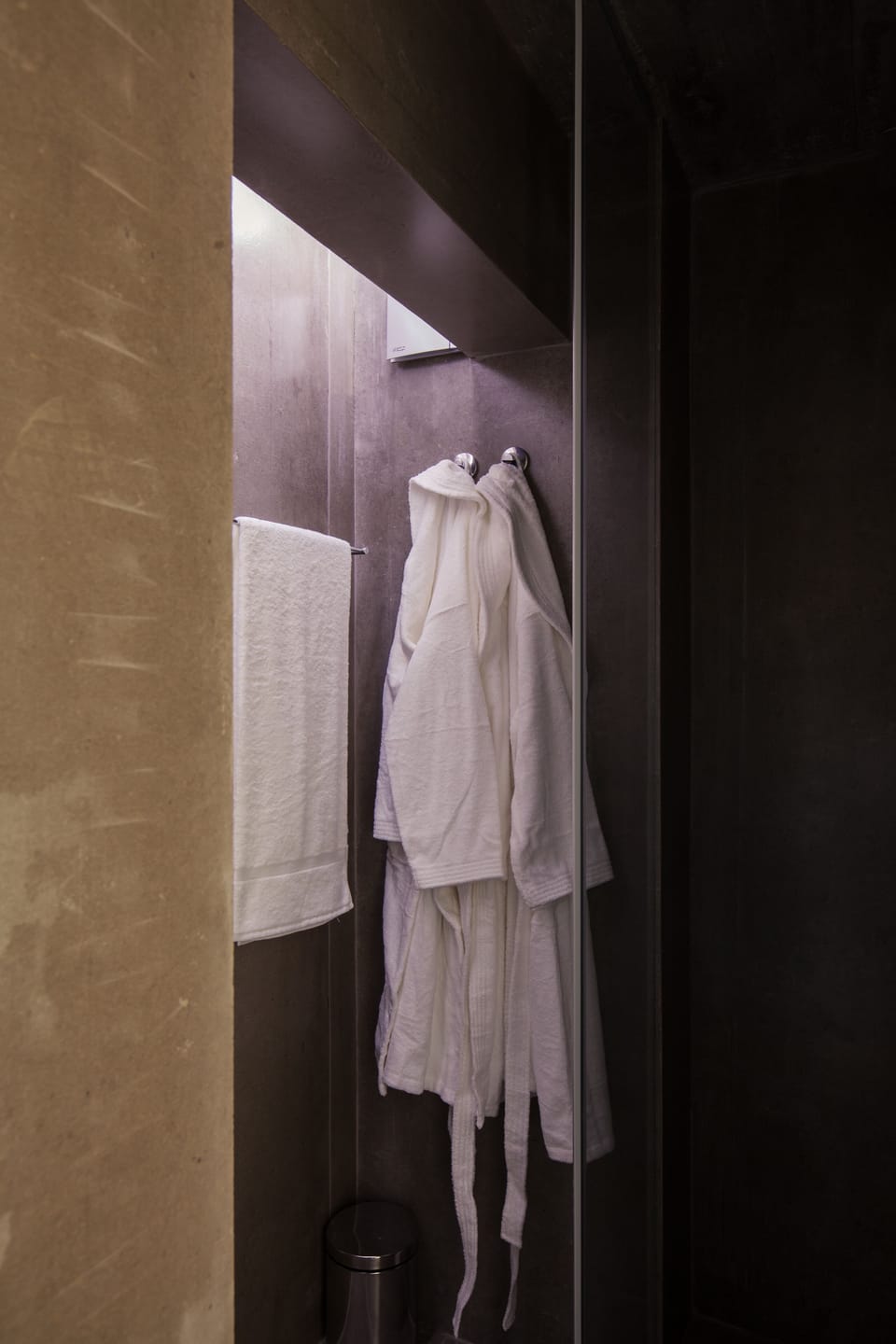 Superior Studio Suite, 1 Queen Bed with Sofa bed, Balcony, Sea View | Bathroom | Shower, free toiletries, hair dryer, bathrobes
