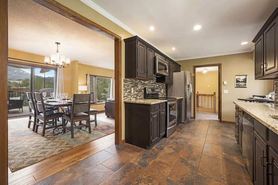 Full Kitchen