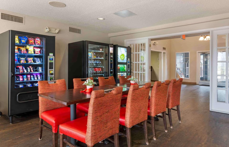 Extended Stay America Suites Kansas City Airport Tiffany Spr Hotel in Kansas City