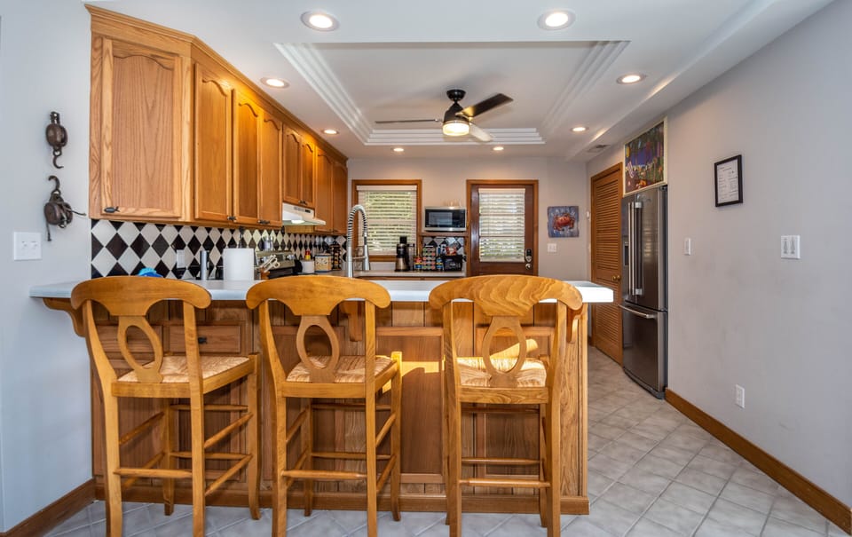 Bar seating at kitchen 