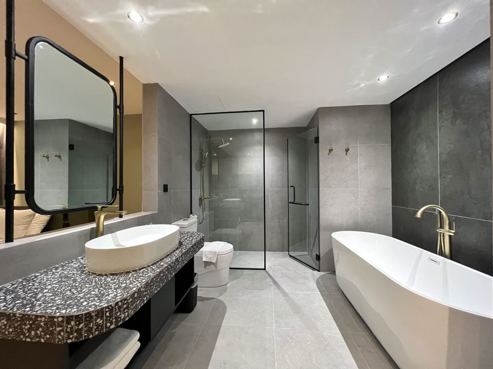 Emerald Room (Newly Renovated) | Bathroom | Shower, hair dryer (on request), towels