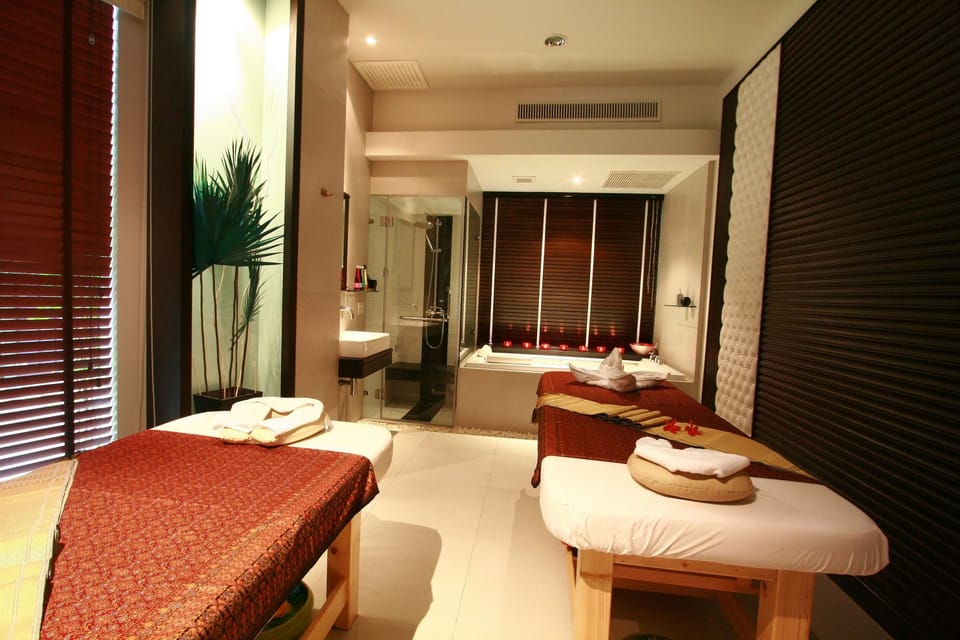 Sauna, hot tub, steam room, body treatments, aromatherapy, Thai massages