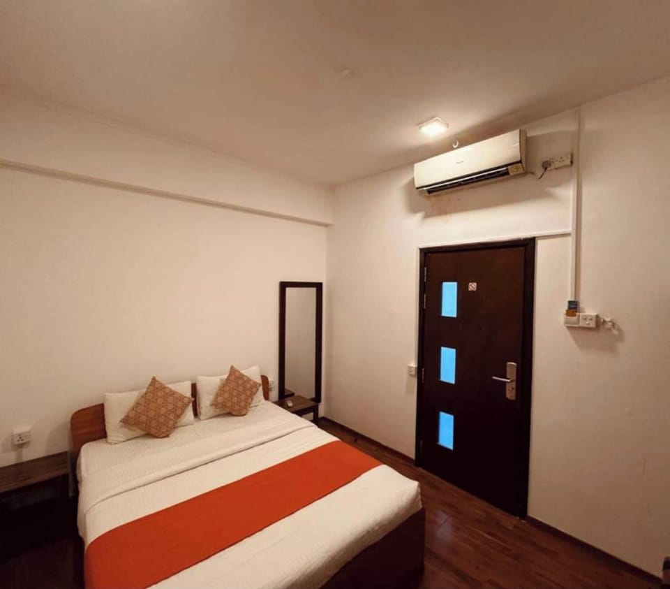 Standard Double Room, 1 Double Bed, Non Smoking, Shared Bathroom | In-room safe, soundproofing, iron/ironing board, free WiFi