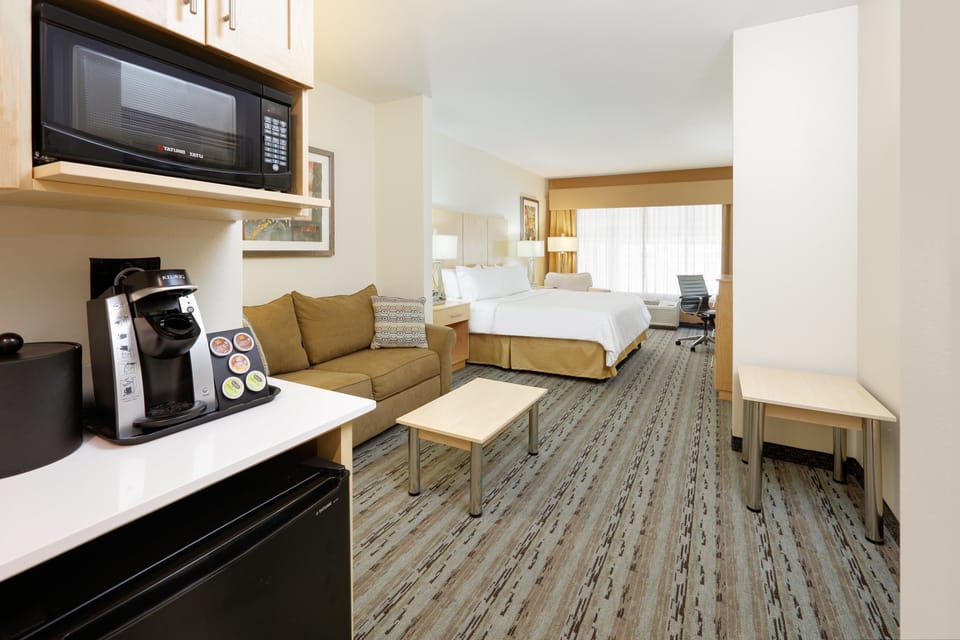 In-room safe, individually furnished, desk, laptop workspace