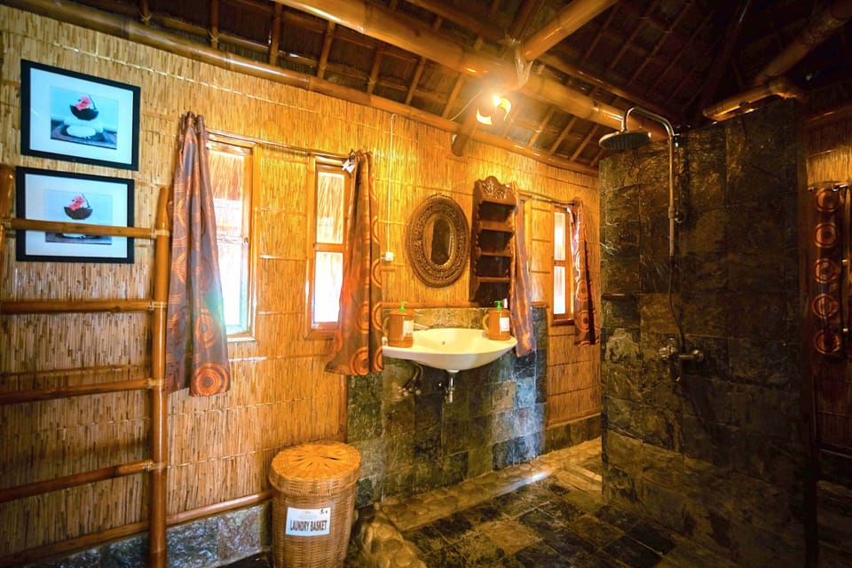Shower, free toiletries, slippers, bidet