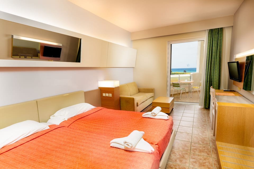 Twin Room with Garden View | In-room safe, free WiFi, bed sheets