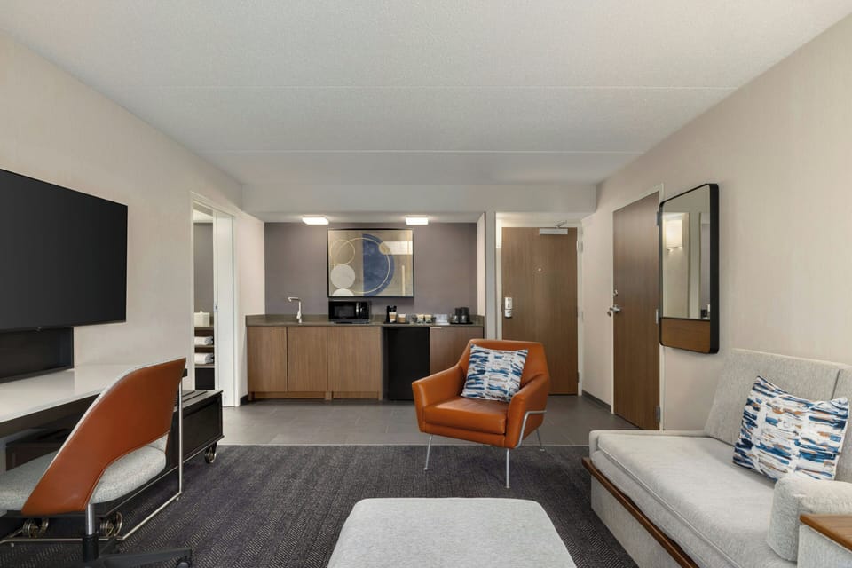 Suite, 1 Bedroom | Living room | 55-inch Smart TV with cable channels, Netflix