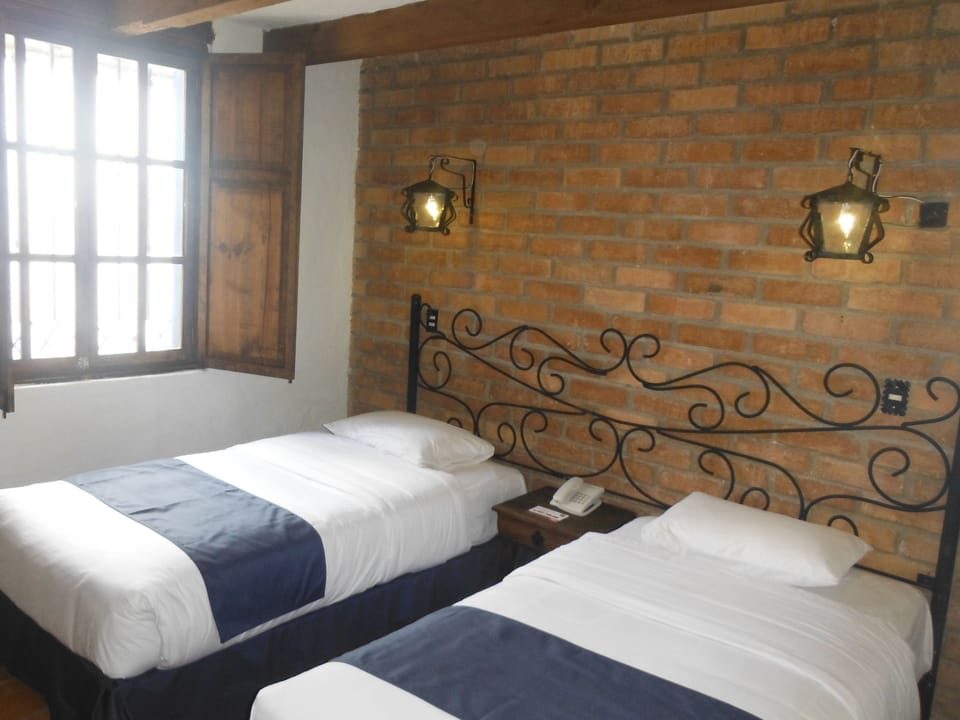 Double Room | In-room safe, desk, WiFi (free), bed sheets