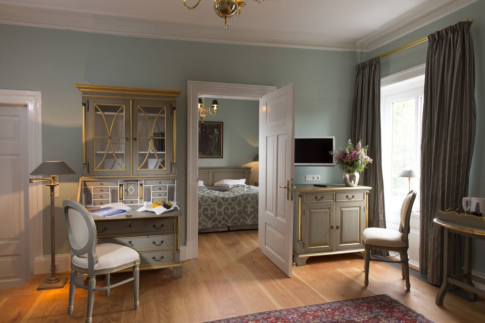 Premium Suite | 1 bedroom, hypo-allergenic bedding, in-room safe, individually furnished