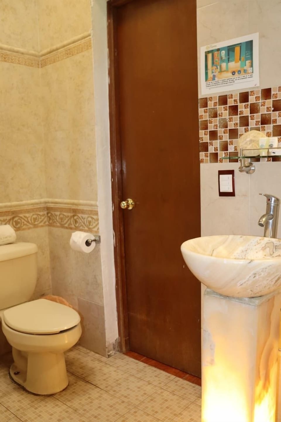 Traditional Room, 1 King Bed | Bathroom | Shower, free toiletries, hair dryer, towels