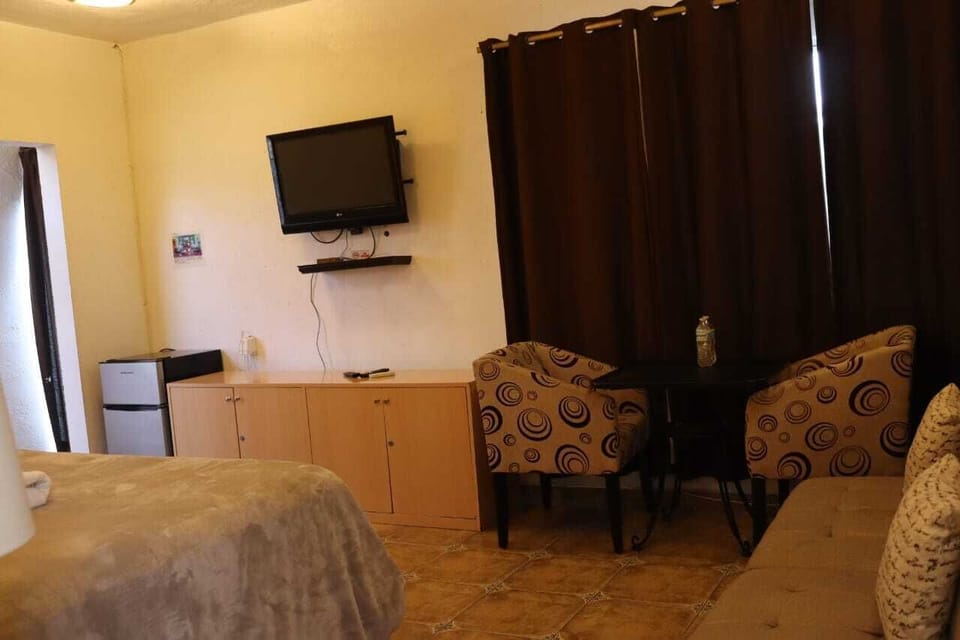 Traditional Room, 1 King Bed | Iron/ironing board, free WiFi, bed sheets