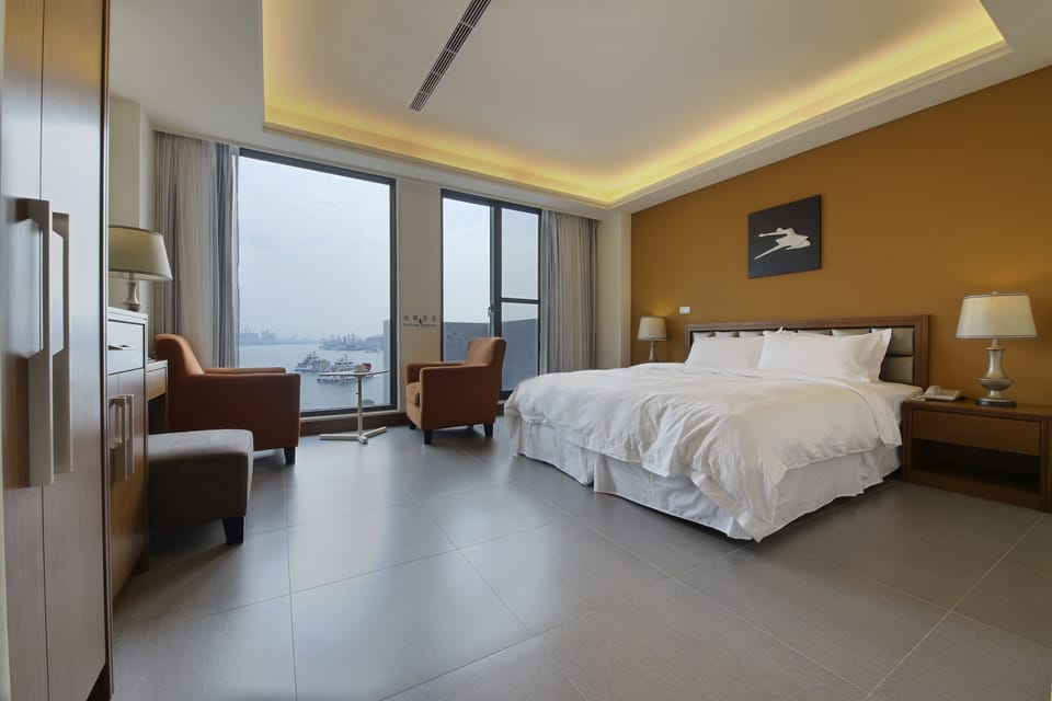 Luxury Double Room with Harbor View | Down comforters, in-room safe, desk, blackout drapes
